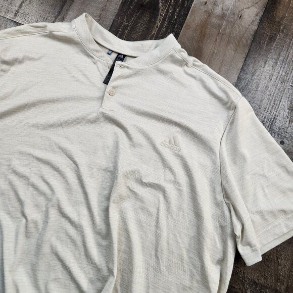 Mens Adidas size 2XL Beige Houndstooth Collarless Golf Polo Shirt - Picture 1 of 9